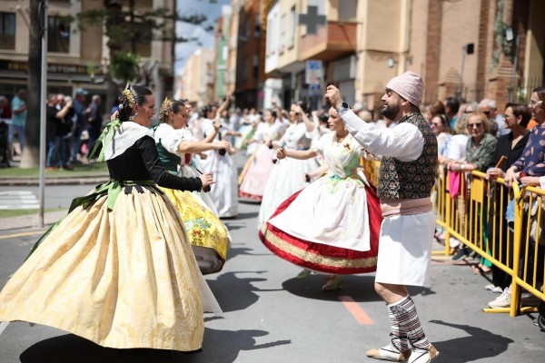 Música, baile y tradición: Burriana celebra la III Dansà a la Mare de Déu dels Desamparats