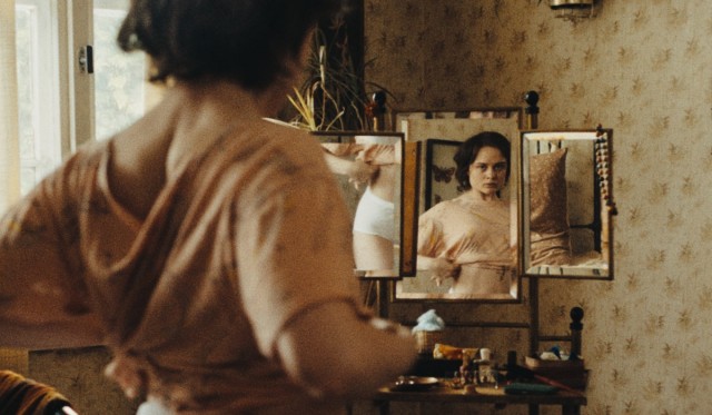 'El sonido de la caída': La magnética y perturbadora película alemana que compartió premio en Cannes con ‘Sirat’