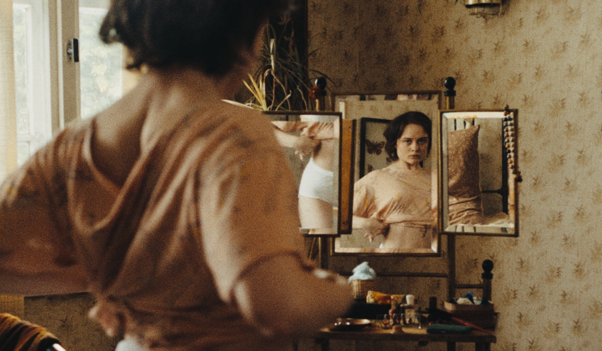 'El sonido de la caída': La magnética y perturbadora película alemana que compartió premio en Cannes con ‘Sirat’