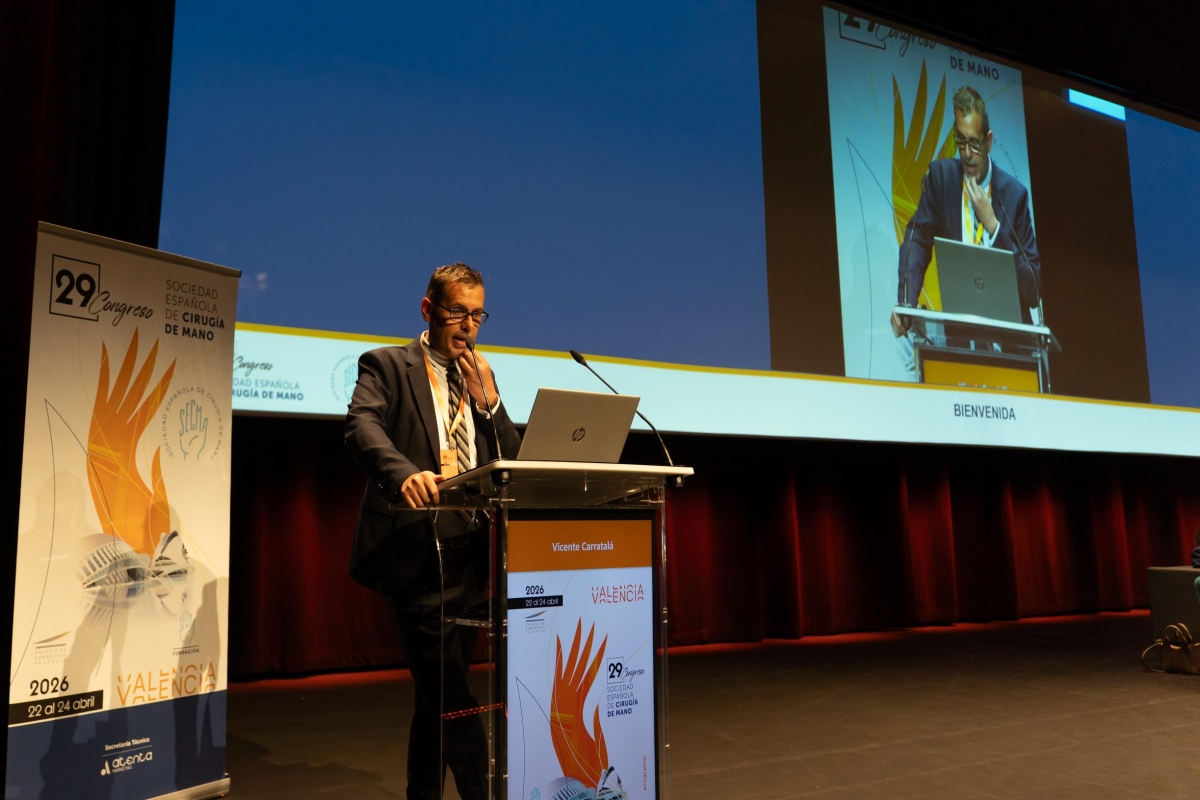 El doctor Vicente Carratalá, jefe del servcio de Traumatología del hospital Quirónsalud Valencia.