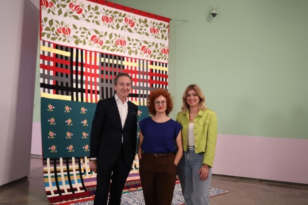María Carbonell rinde homenaje a las sufragistas británicas a través del arte textil