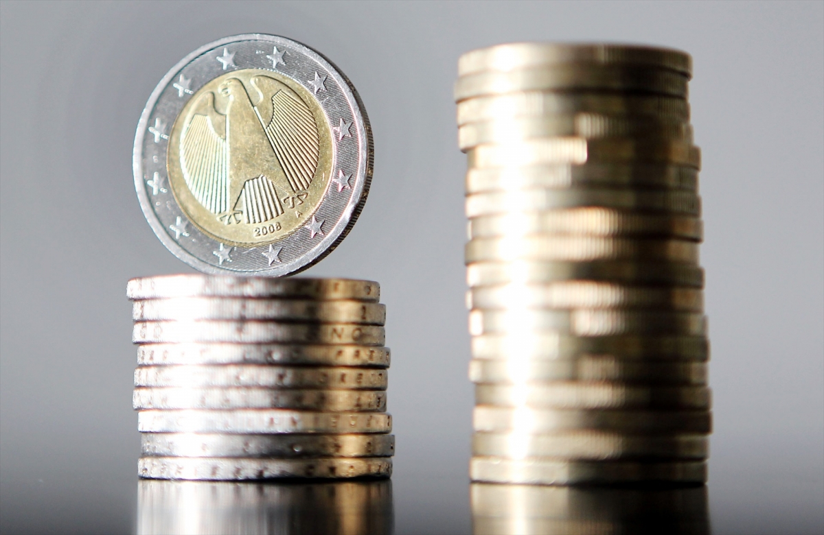 El euro, alrededor de los 1,17 dólares, tras la contracción de la actividad de la eurozona