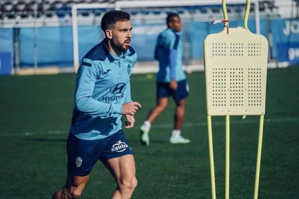 El Alcoyano ficha al extremo Víctor Pastrana y da por cerrado el mercado de verano