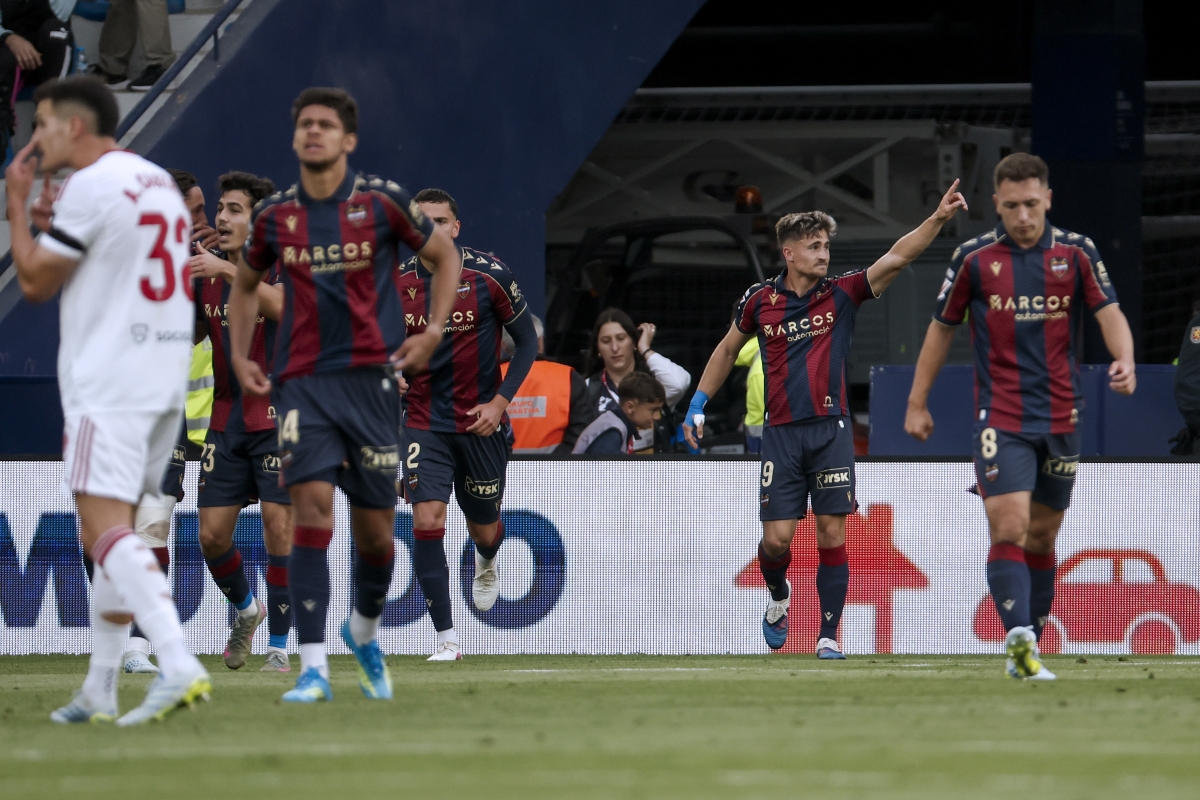 El Levante vence al Sevilla y comprime la lucha por la permanencia