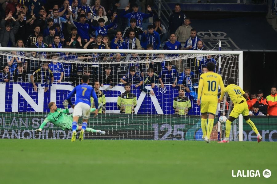 Pépé ejecuta el penalti que supone su sexto gol de la temporada.one su 