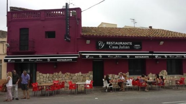 Comida tradicional y almuerzos 'por doquier': Casa Julián se erige como punto de encuentro de ciclistas y moteros en La Barona