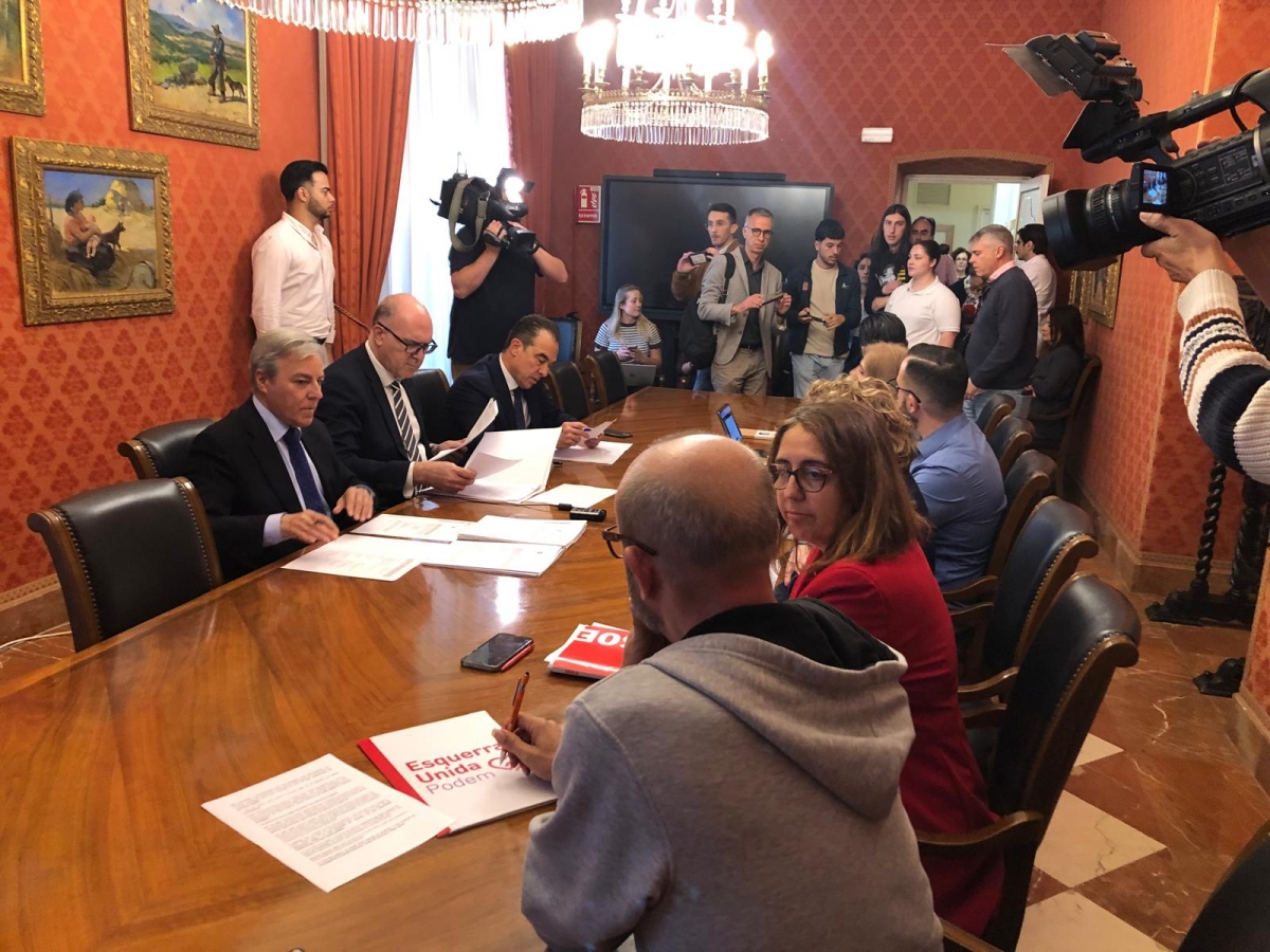 Los miembros de la comisión de fiscalización sobre las VPP de Alicante.