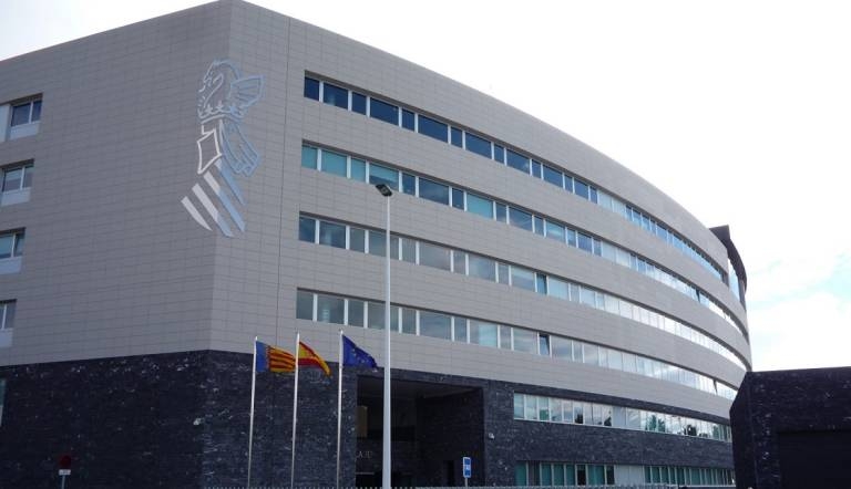 Juzgan en Elche a un asesor que se apropió de 1,7 millones de una empresa tras fallecer el empresario