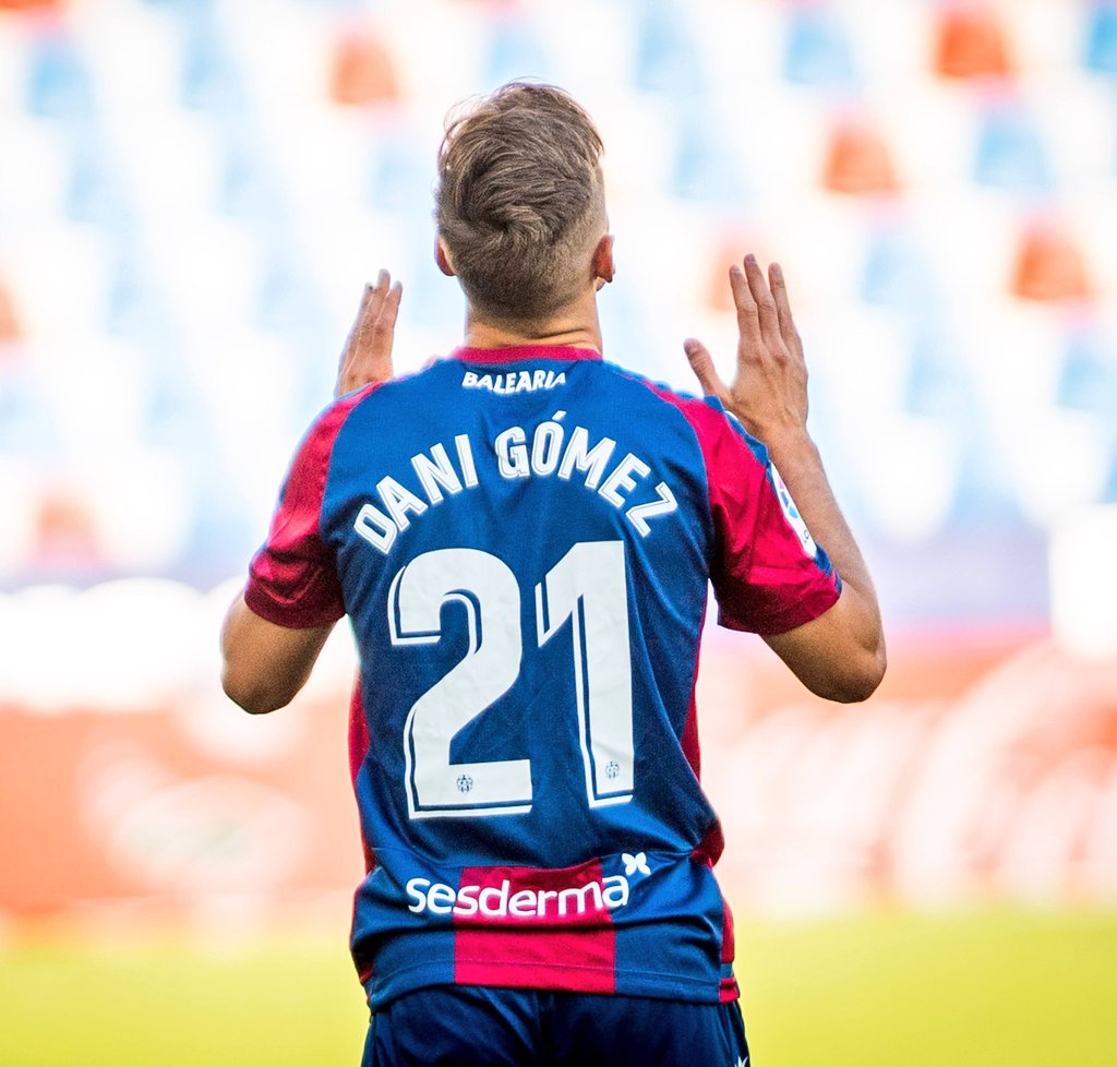 Dani Gómez se acerca a Mestalla