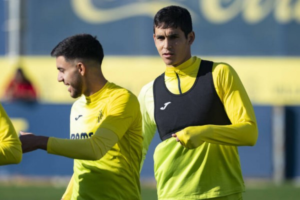 El Villarreal hace oficial la rescisión de contrato del central argelino Aïssa Mandi
