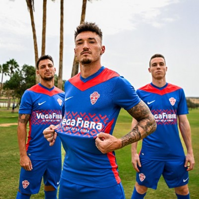 Nike viste a los jugadores del Elche de superhéroes