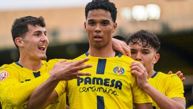 Reencuentro del Villarreal B con Miguel Álvarez en Ibiza