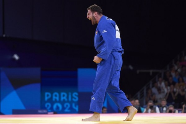 El judoca español Niko Sherazadishvili peleará por el bronce