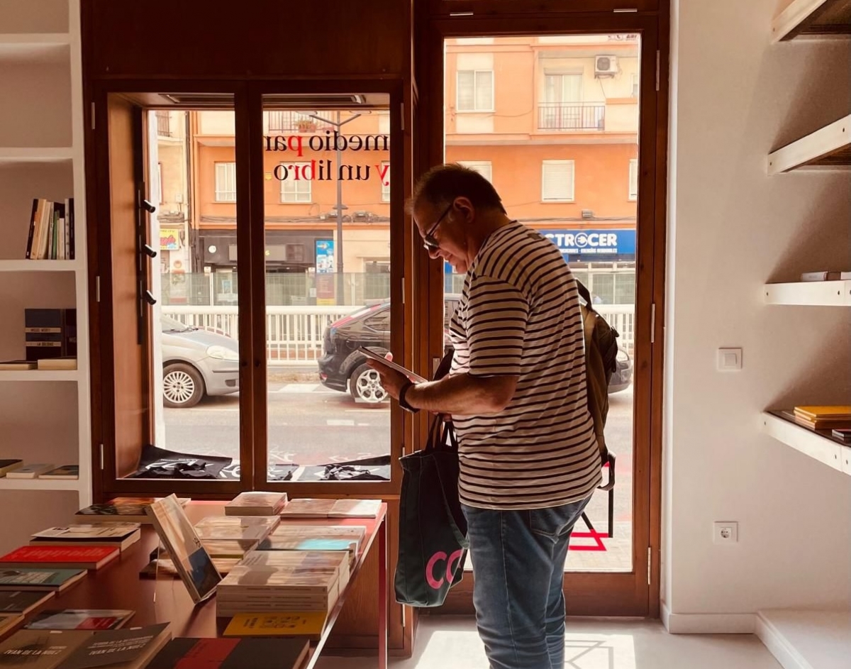 La Documental presenta Medio pan y un libro, una librería temática que funciona como una galería de arte