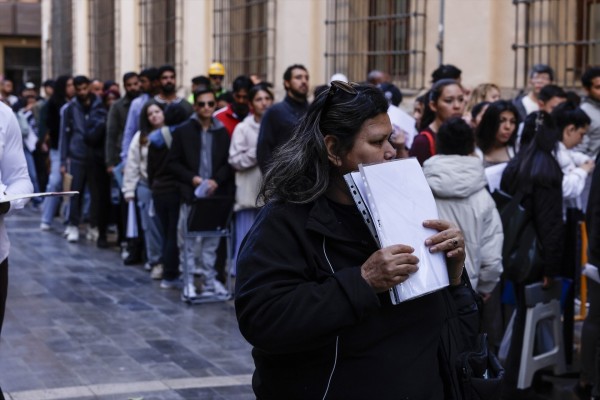 El Ayuntamiento de València destina 2,6 millones para reforzar personal ante la regularización de inmigrantes