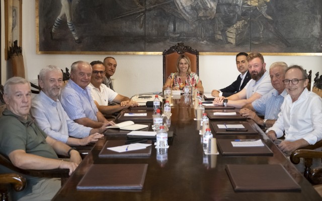 La Diputación muestra su apoyo a los regantes de la Comunitat para implementar políticas hídricas