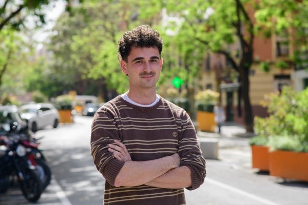 Quim, el joven que abraza la utopía de reflotar el pequeño comercio