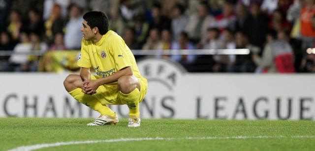 Dos décadas del penalti fallado por Riquelme en las 'semis' del Villarreal ante el Arsenal en Champions