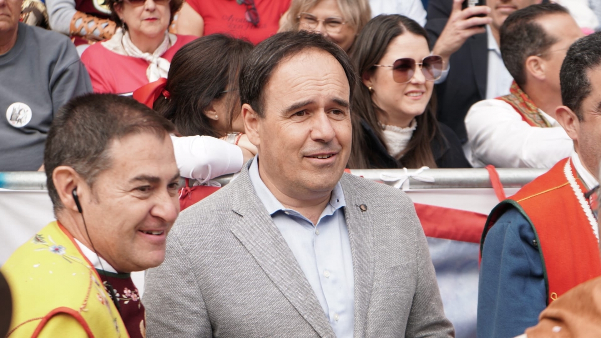 Pérez Llorca felicita a Alcoi por tener 