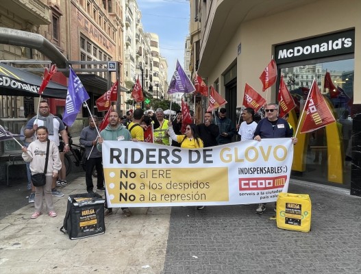 Una concentración de 'riders' exige a Glovo 