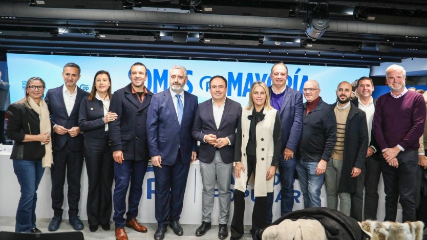 Pérez Llorca junto a varios dirigentes del PPCV.