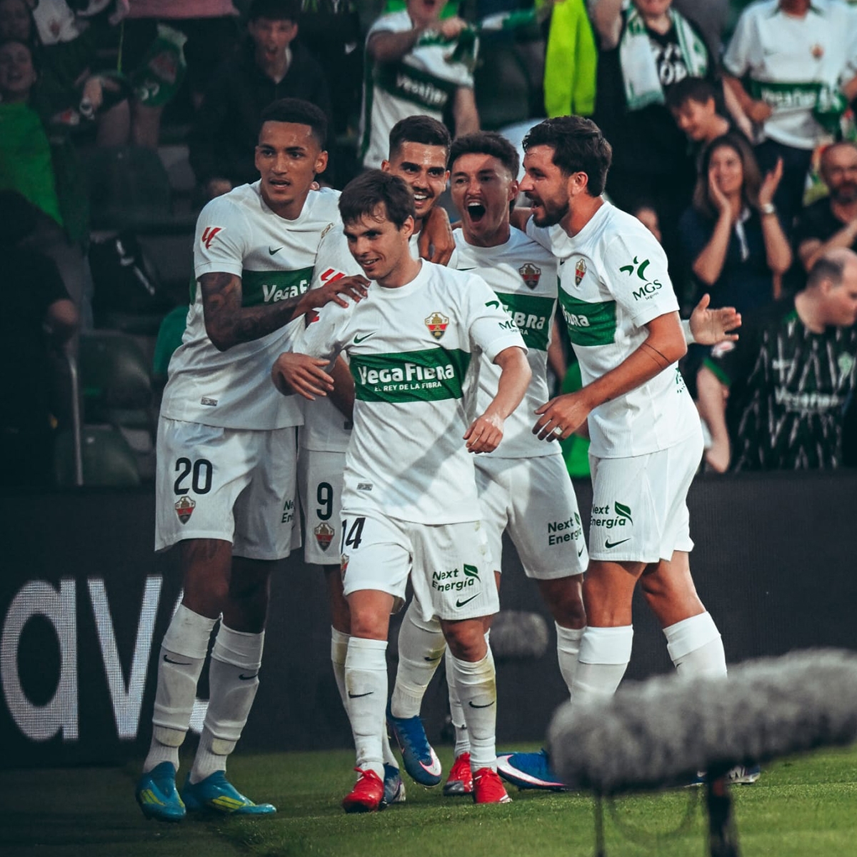 Celebración franjiverde de uno de los tantos al Atlético de Madrid