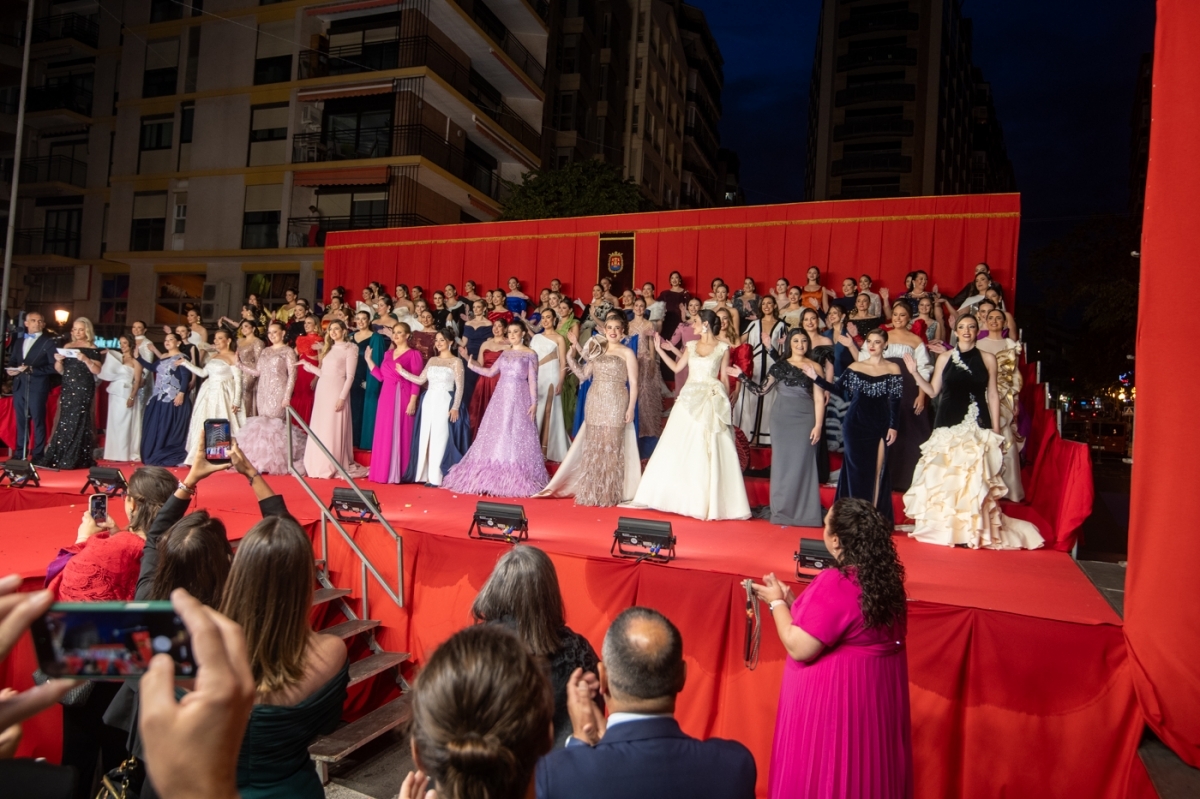 La Rambla se vuelca con las candidatas a Bellesa del Foc y despide a Adriana Vico ante 5.000 asistentes