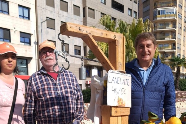 El Mercat de la Taronja de Castelló suma más de 13.000 kilos de fruta vendidos durante esta campaña