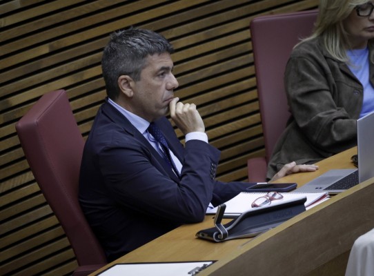 Mazón espera a conocer si es testigo o investigado para aportar sus llamadas y mensajes