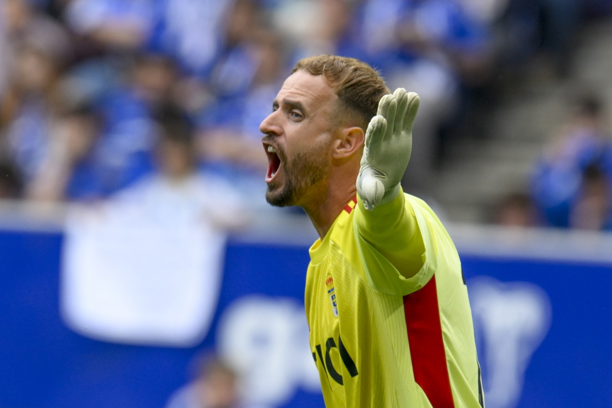 Aarón Escandell coloca a sus defensas