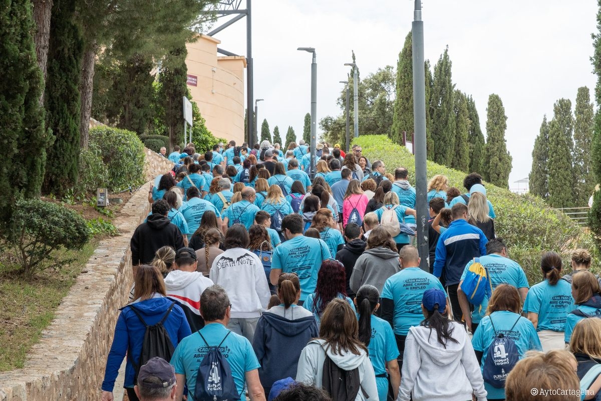 Más de 2.000 personas participan en Cartagena en la ruta solidaria por el autismo
