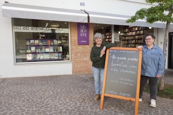 Más de 20 años de diálogo en Benicàssim: la Librería Noviembre valora y comparte la emoción de la lectura