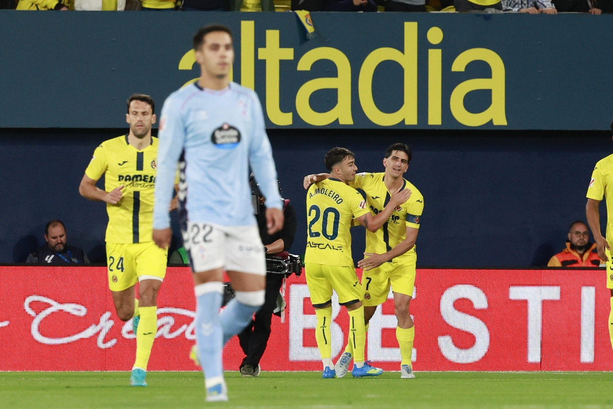 Moleiro y Moreno celebran el primer gol del Villarreal 
