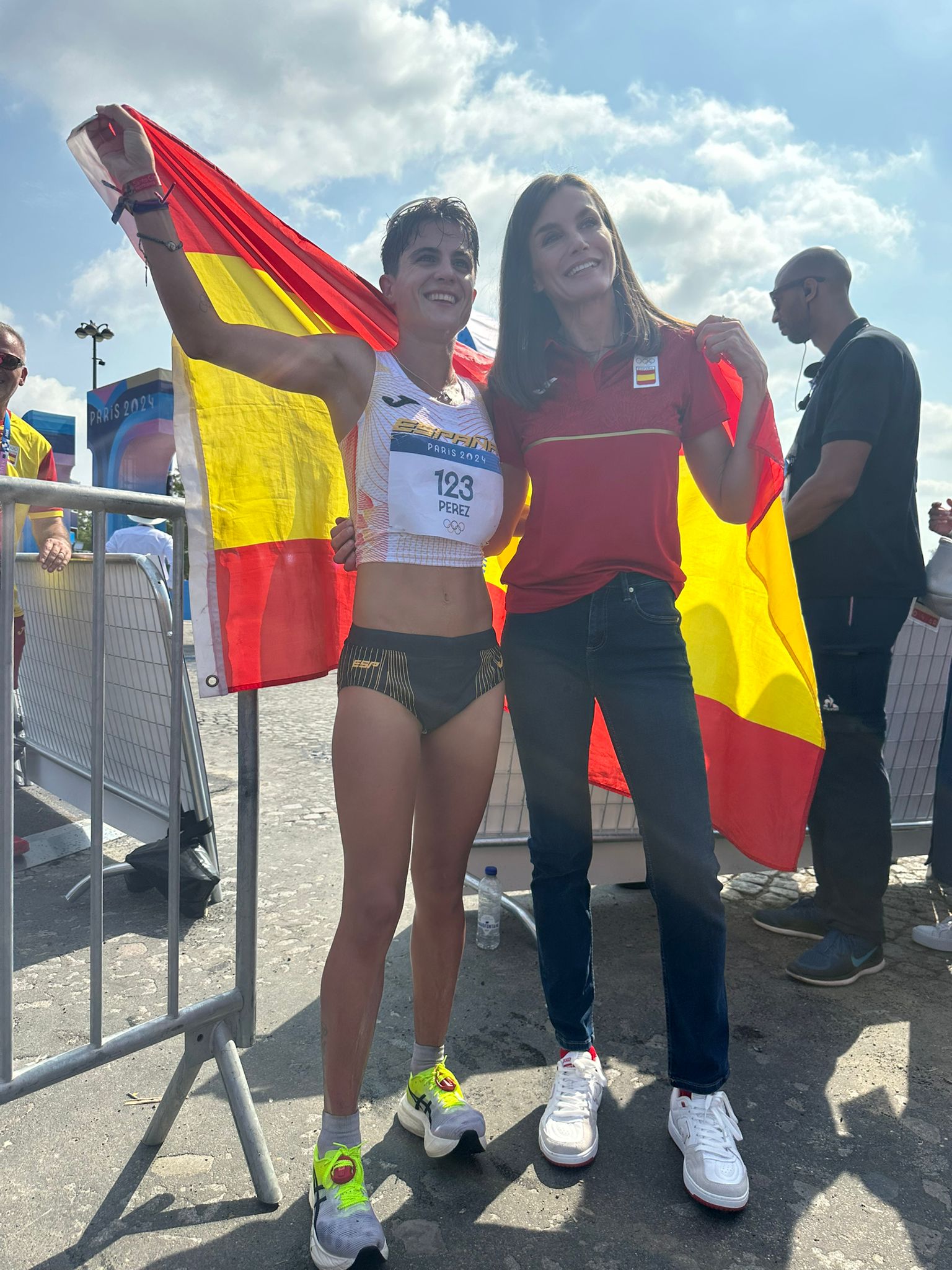 María Pérez con la reina Letizia en París/COE - 
