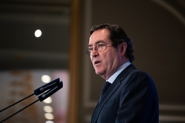 Garamendi reprocha la falta de diálogo social del Gobierno y que legisle con 