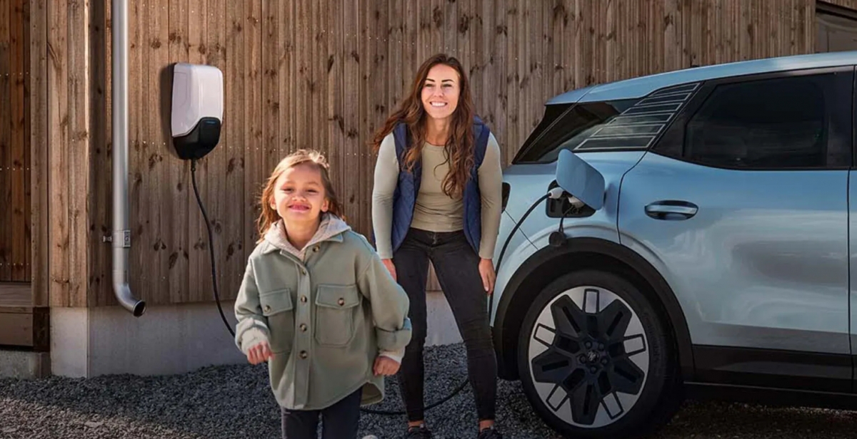 Ford y Octopus Energy lanzan una solución integral para el coche eléctrico que simplifica la recarga en el hogar