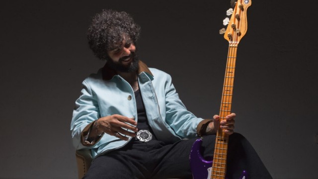 El prestigioso bajista Vincen García vuelve 'a casa' con un concierto en el Roig Arena