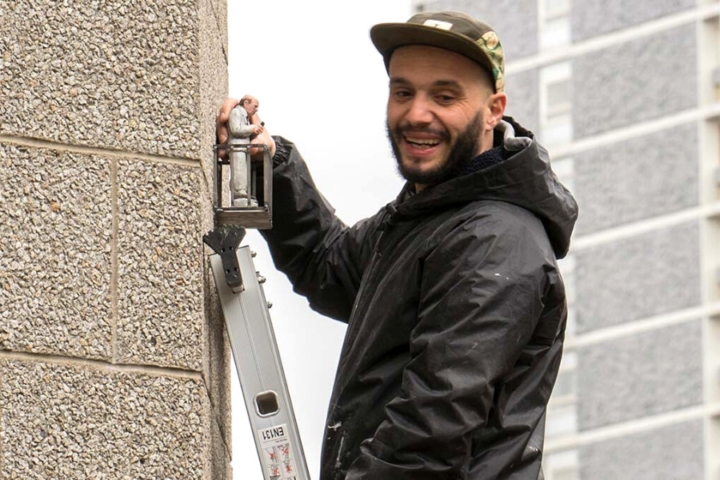 Isaac Cordal: “Mi trabajo es un intento de ver la ciudad de otra forma y prestar atención a los detalles”