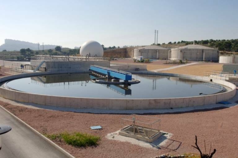 Alicante y Aguas frenan su planta solar de Rincón de León para adaptar el suelo y ampliar el proyecto 