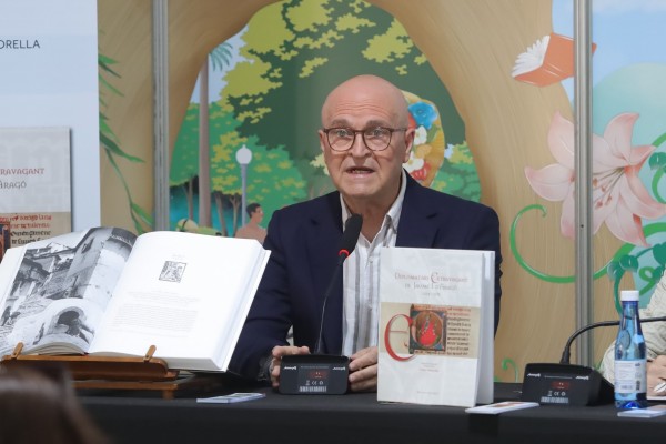 La UJI presenta en la Feria del Libro de Castelló tres publicaciones históricas de Vicent García Edo