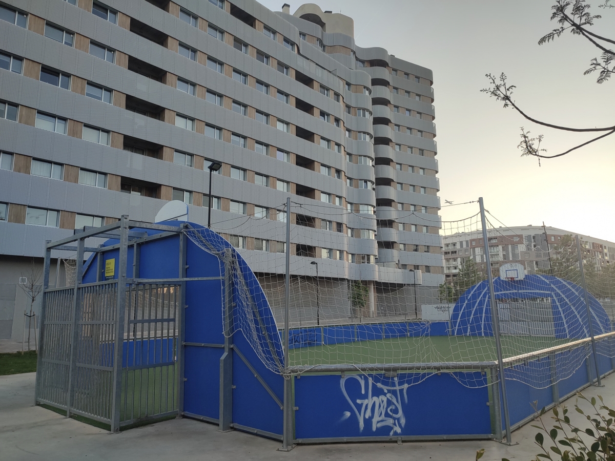 Instalaciones deportivas junto a la viviendas en Quart de Poblet.