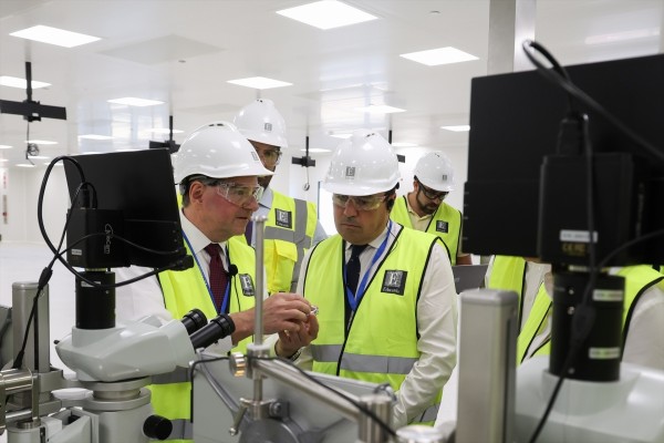 Llorca afirma que la nueva planta de Edwards Lifesciences en Moncada será un motor de empleo y atracción de talento