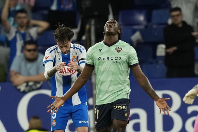 Las notas del Espanyol 0-0 Levante: Etta y Carlos tuvieron la victoria en sus botas
