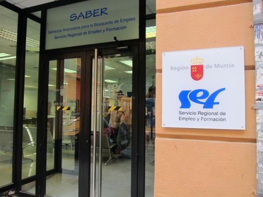 El empleo 'sonríe' en la Región: cae el paro en 1.200 personas en el primer trimestre y se crean 5.500 puestos de trabajo 