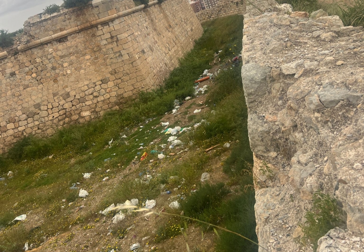 El estado del Castillo de los Moros reabre el debate sobre la conservación del patrimonio en Cartagena