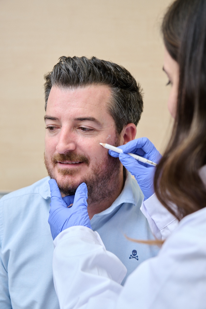 La demanda de bótox en hombres crece impulsada por la naturalidad y la medicina estética personalizada