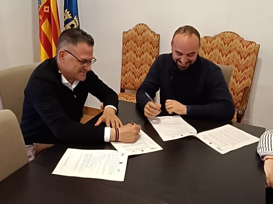 Firma entre el Consorci Mare y el Ayuntamiento de Guadalest
