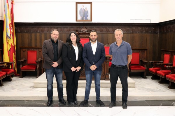 Sagunto recibe a una delegación de Canadá para compartir la experiencia de la gigafactoría de PowerCo