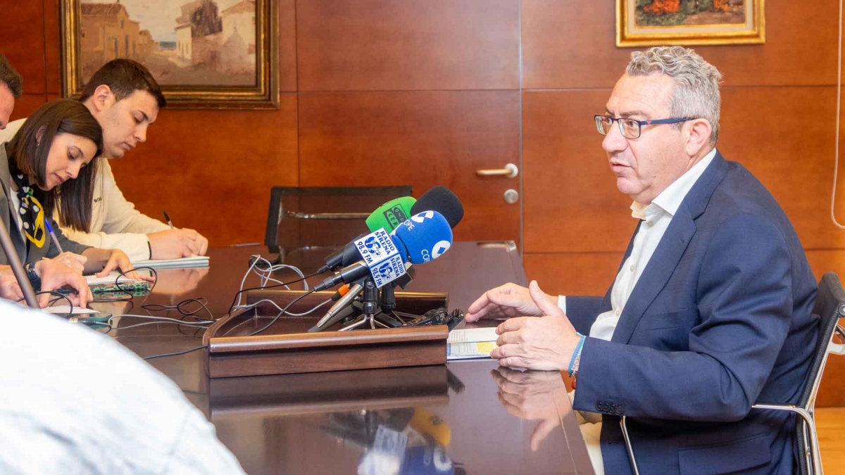 Toni Pérez defiende las cuentas del Ayuntamiento de Benidorm y plantea repetir el bono consumo este 2026