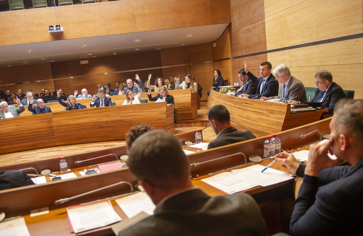 Mompó (PP) busca un acuerdo en la Diputación que incluya al PSPV para aprobar los presupuestos